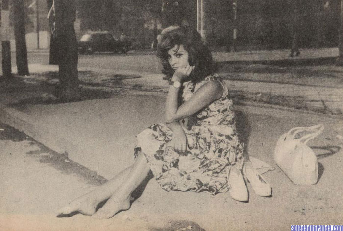 mod05unk-cola-c63.jpg - magazine photoshoot, circa 1963: waiting for the bus