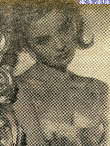 mod21dicen7-21-65a.jpg - Dicen, July 1965: fame hasn't gone to her head