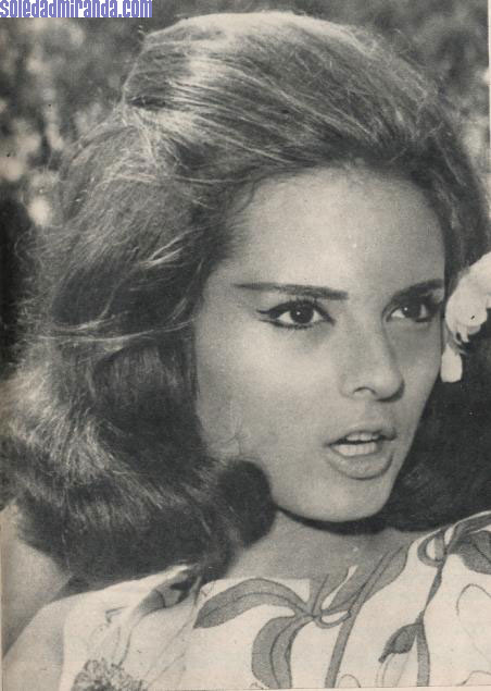 mod25act-9-9-65-d.jpg - La Actualidad Española, September 1965: the actress who found her chance